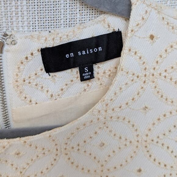 En Saison Cream Denim Embroidered Ruffle Short Dress, size S - Picture 4 of 8